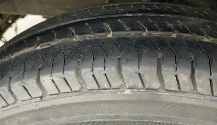 2011 Hyundai i10 MAGNA 1.2, Petrol, Manual, 84,367 km, Left Front Tyre Tread