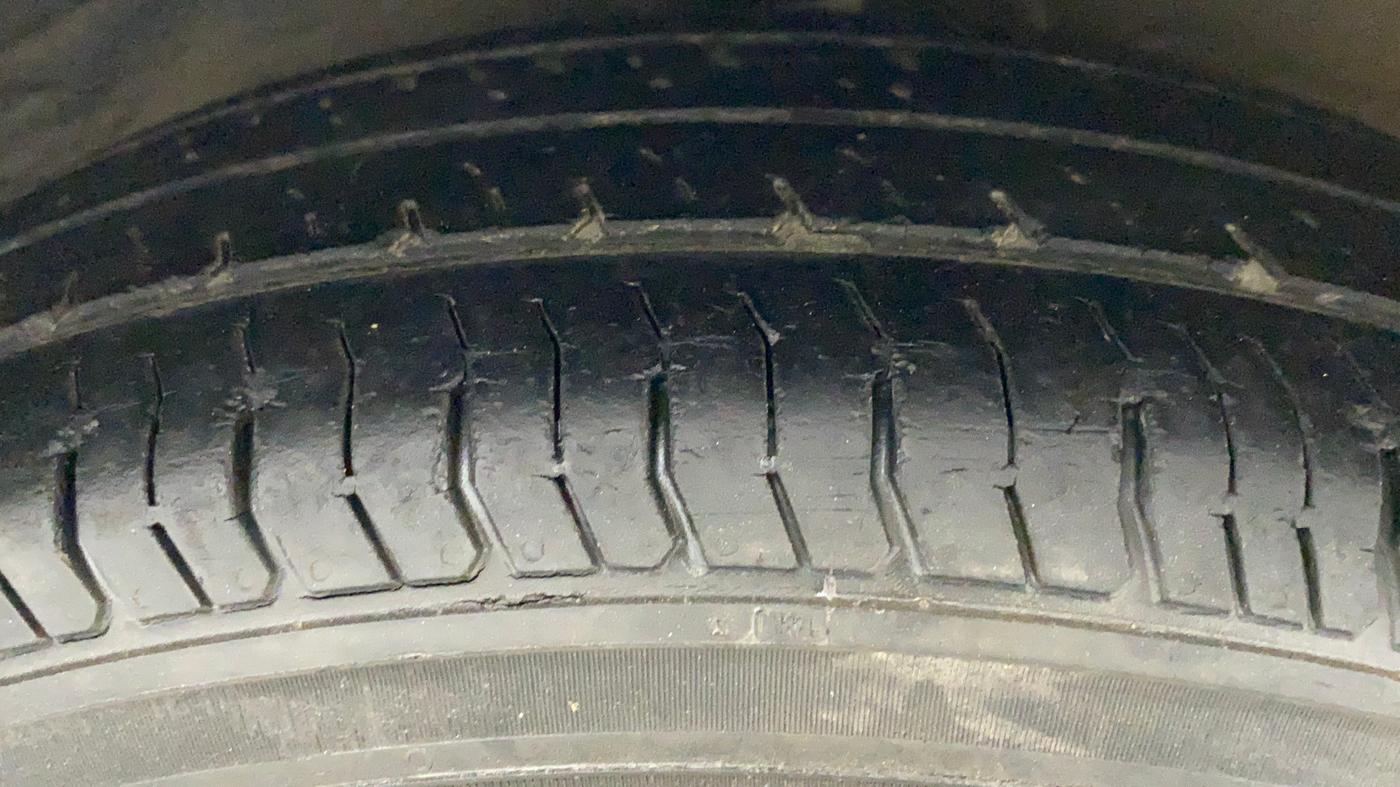 2011 Hyundai i10 MAGNA 1.2, Petrol, Manual, 84,367 km, Right Front Tyre Tread