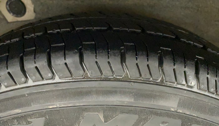 2011 Hyundai i10 SPORTZ 1.2, Petrol, Manual, 54,095 km, Right Rear Tyre Tread