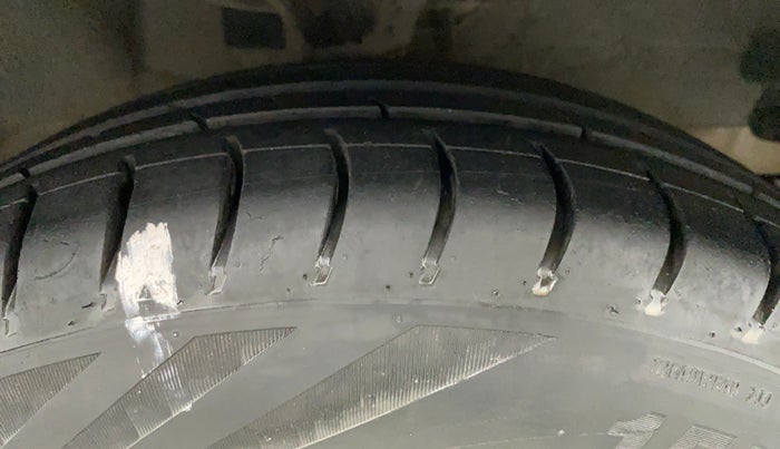 2011 Hyundai i10 SPORTZ 1.2, Petrol, Manual, 54,095 km, Right Front Tyre Tread