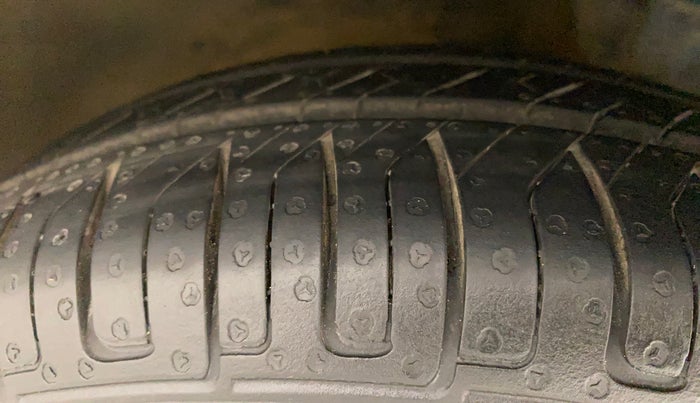 2011 Hyundai Santro Xing GL PLUS, Petrol, Manual, 1,00,954 km, Right Front Tyre Tread