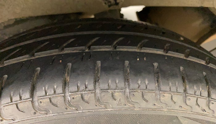 2011 Hyundai Santro Xing GL PLUS, Petrol, Manual, 1,00,954 km, Right Rear Tyre Tread