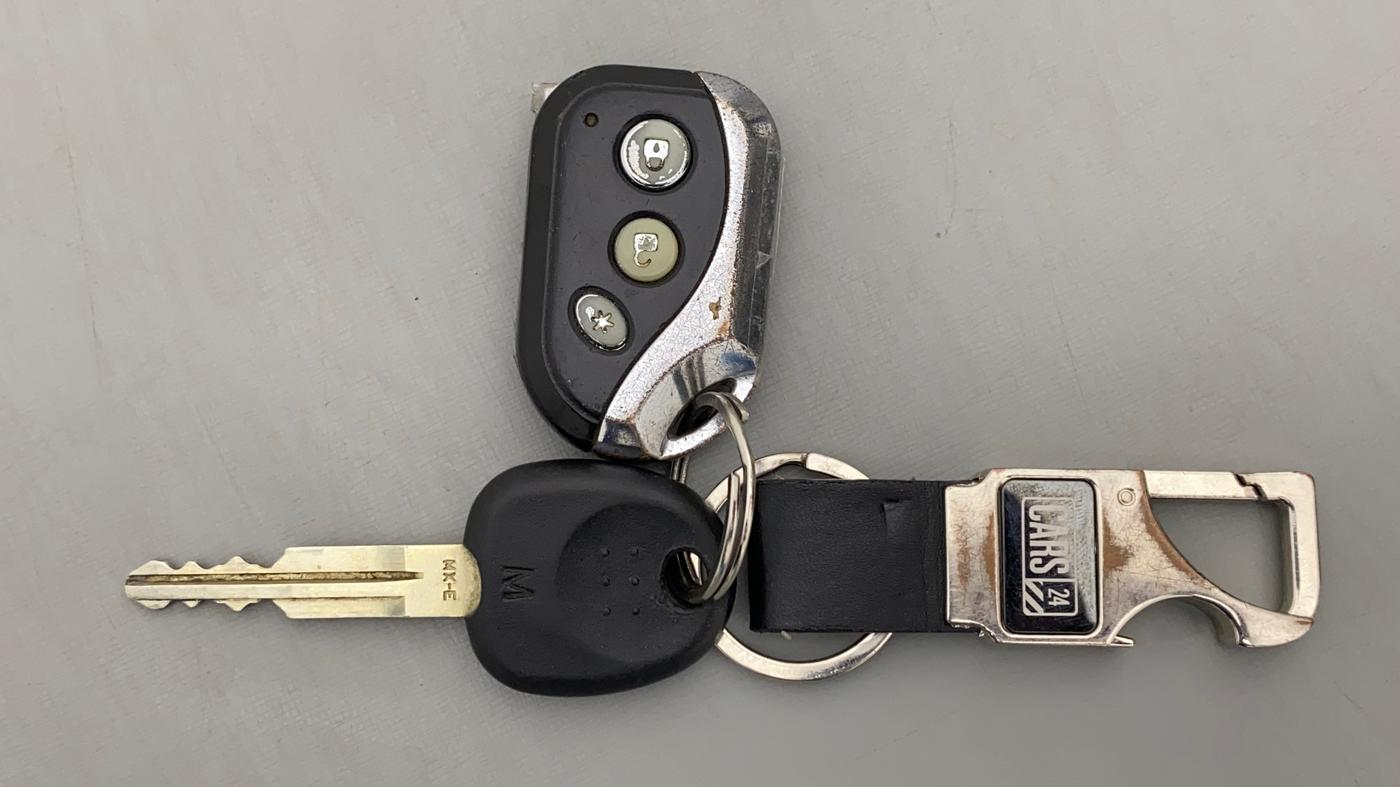2011 Hyundai Santro Xing GL PLUS, Petrol, Manual, 1,00,954 km, Key Close Up