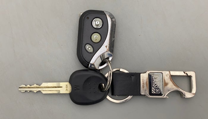 2011 Hyundai Santro Xing GL PLUS, Petrol, Manual, 1,00,954 km, Key Close Up