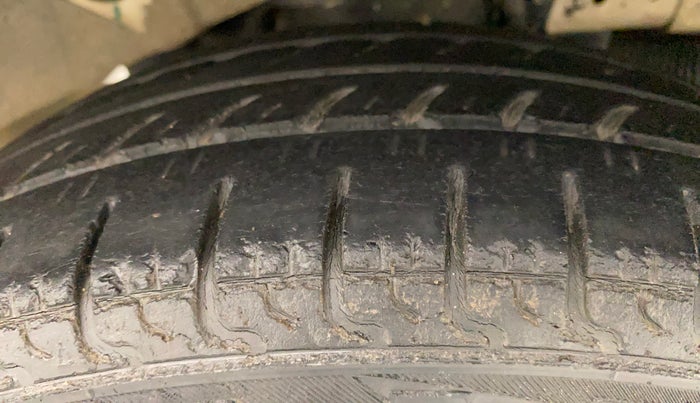 2011 Hyundai Santro Xing GL PLUS, Petrol, Manual, 1,00,954 km, Left Rear Tyre Tread