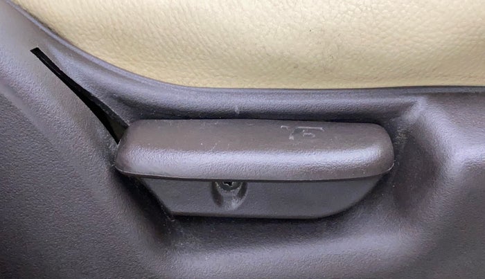 2011 Hyundai Santro Xing GL PLUS, Petrol, Manual, 1,00,954 km, Driver Side Adjustment Panel