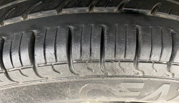 2012 Maruti Alto LXI, Petrol, Manual, 69,667 km, Right Front Tyre Tread