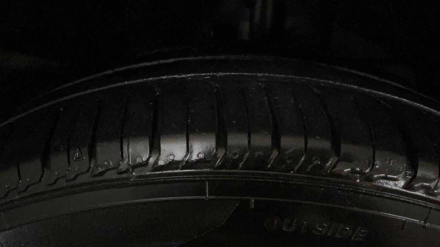 2017 Maruti Dzire ZXI PLUS AMT, Petrol, Automatic, 66,215 km, Right Front Tyre Tread