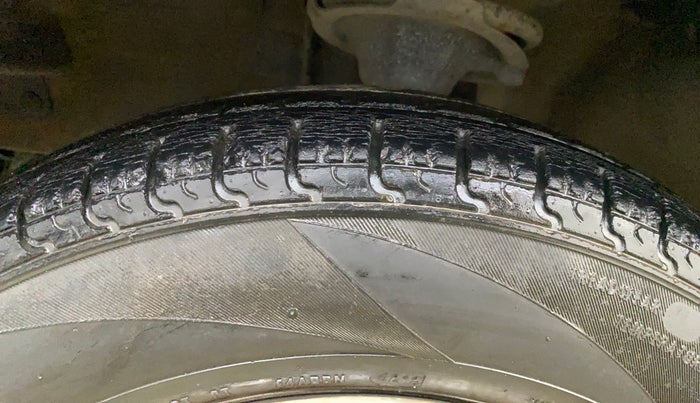 2013 Hyundai i10 SPORTZ 1.2, Petrol, Manual, 72,493 km, Left Front Tyre Tread