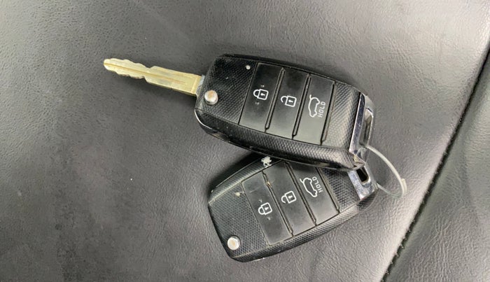 2020 KIA SONET HTK 1.2, Petrol, Manual, 90,237 km, Key Close Up