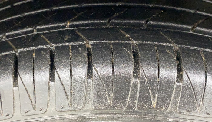 2020 KIA SONET HTK 1.2, Petrol, Manual, 90,237 km, Left Front Tyre Tread