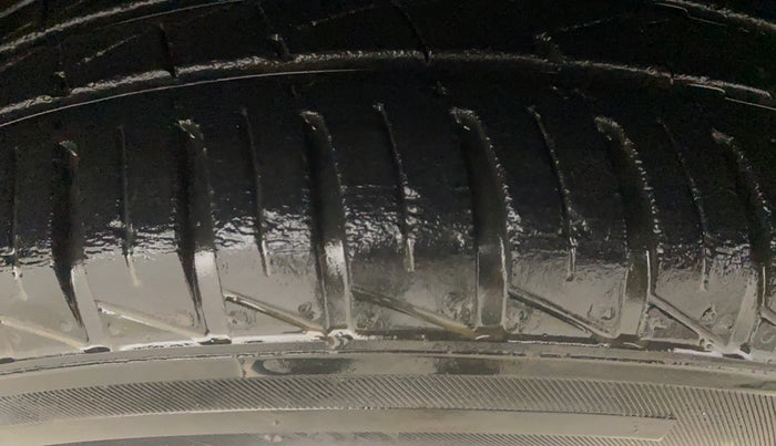 2022 Renault Kwid RXT 1.0 AMT, Petrol, Automatic, 35,929 km, Right Front Tyre Tread