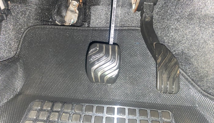 2022 Renault Kwid RXT 1.0 AMT, Petrol, Automatic, 35,929 km, Pedals