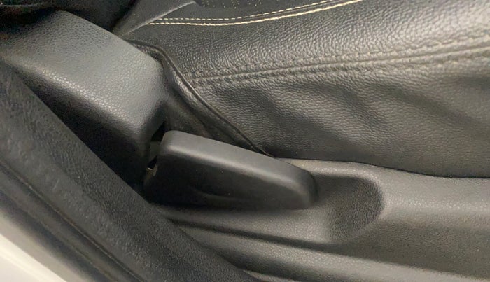 2022 Renault Kwid RXT 1.0 AMT, Petrol, Automatic, 35,929 km, Driver Side Adjustment Panel