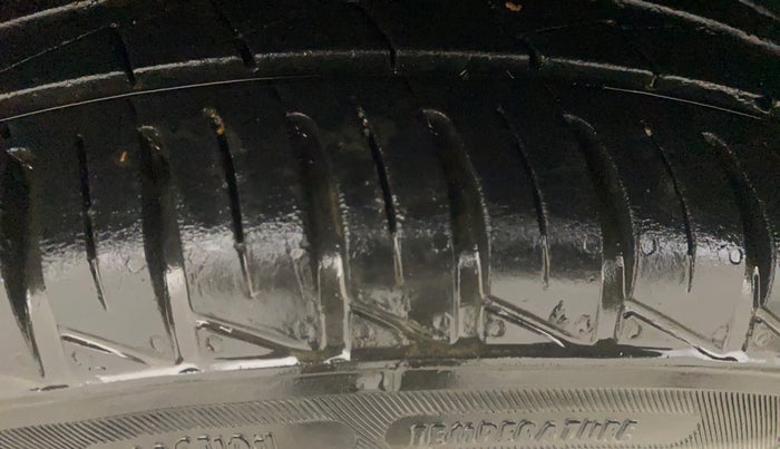 2022 Renault Kwid RXT 1.0 AMT, Petrol, Automatic, 35,929 km, Right Rear Tyre Tread