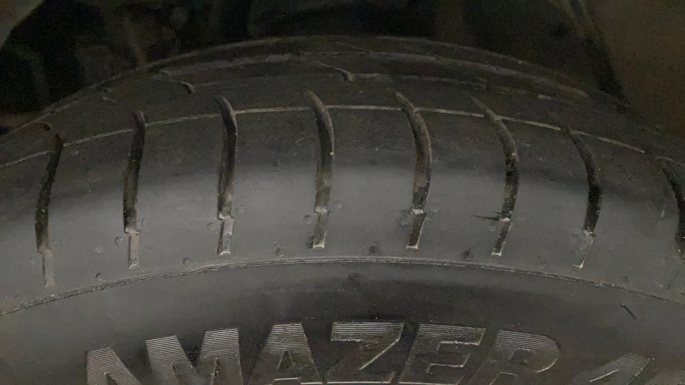 2020 Toyota Innova Crysta 2.8 ZX AT 7 STR, Diesel, Automatic, 1,04,761 km, Left Front Tyre Tread