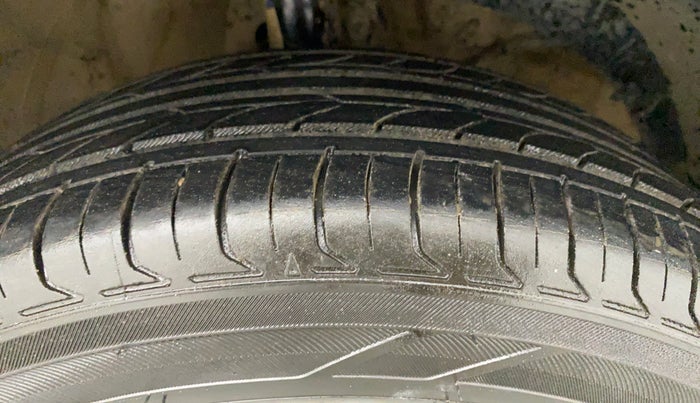 2019 Maruti Baleno DELTA PETROL 1.2, Petrol, Manual, 93,378 km, Right Front Tyre Tread