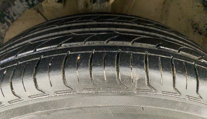 2019 Maruti Baleno DELTA PETROL 1.2, Petrol, Manual, 93,378 km, Left Front Tyre Tread