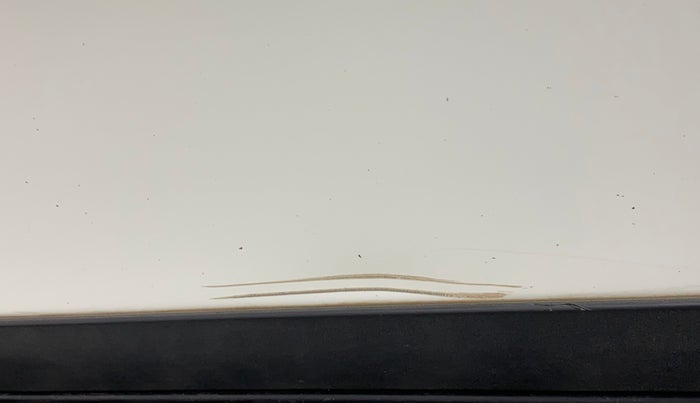 2016 Mahindra XUV500 W6 AT, Diesel, Automatic, 18,569 km, Front passenger door - Minor scratches