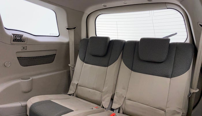2016 Mahindra XUV500 W6 AT, Diesel, Automatic, 18,569 km, Third Seat Row ( optional )