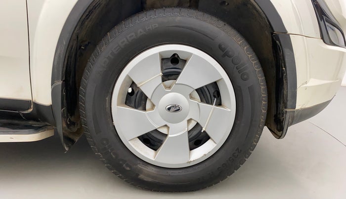 2016 Mahindra XUV500 W6 AT, Diesel, Automatic, 18,569 km, Right Front Wheel