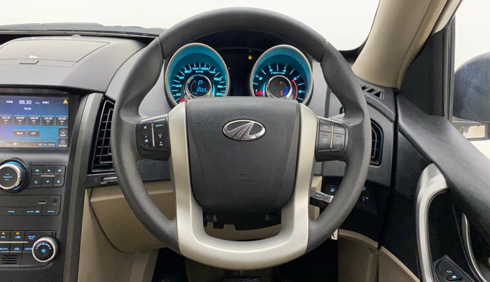 2016 Mahindra XUV500 W6 AT, Diesel, Automatic, 18,569 km, Steering Wheel Close Up