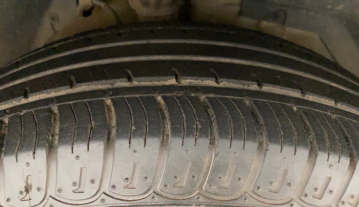 2016 Mahindra XUV500 W6 AT, Diesel, Automatic, 18,569 km, Right Front Tyre Tread