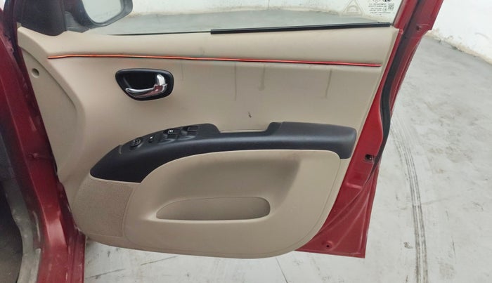 2012 Hyundai i10 ASTA 1.2 AT SUNROOF, CNG, Automatic, 1,17,801 km, Driver Side Door Panels Control