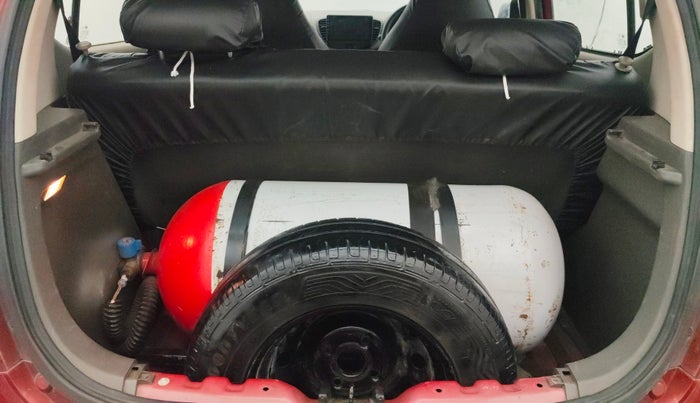 2012 Hyundai i10 ASTA 1.2 AT SUNROOF, CNG, Automatic, 1,17,801 km, Boot Inside