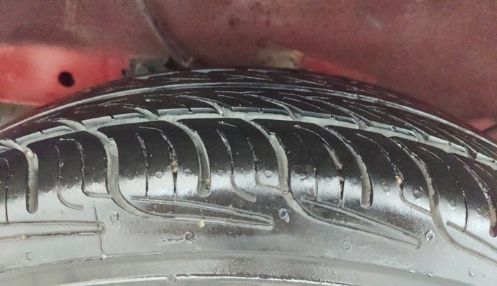 2012 Hyundai i10 ASTA 1.2 AT SUNROOF, CNG, Automatic, 1,17,801 km, Right Rear Tyre Tread