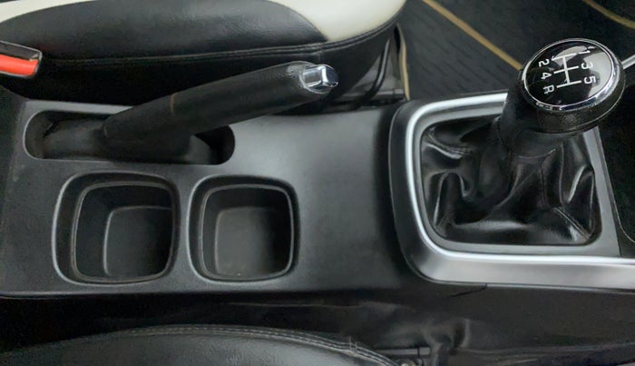 2017 Maruti S Cross ZETA SHVS, Diesel, Manual, 60,856 km, Gear Lever