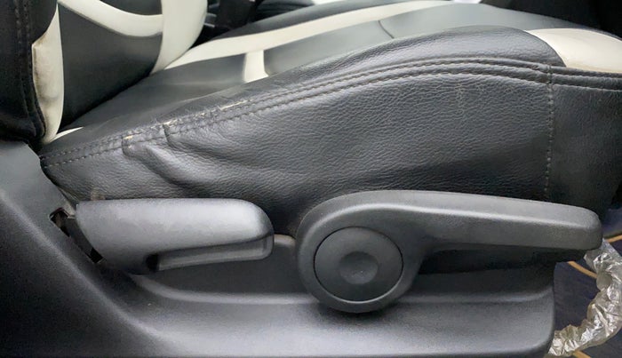 2017 Maruti S Cross ZETA SHVS, Diesel, Manual, 60,856 km, Driver Side Adjustment Panel