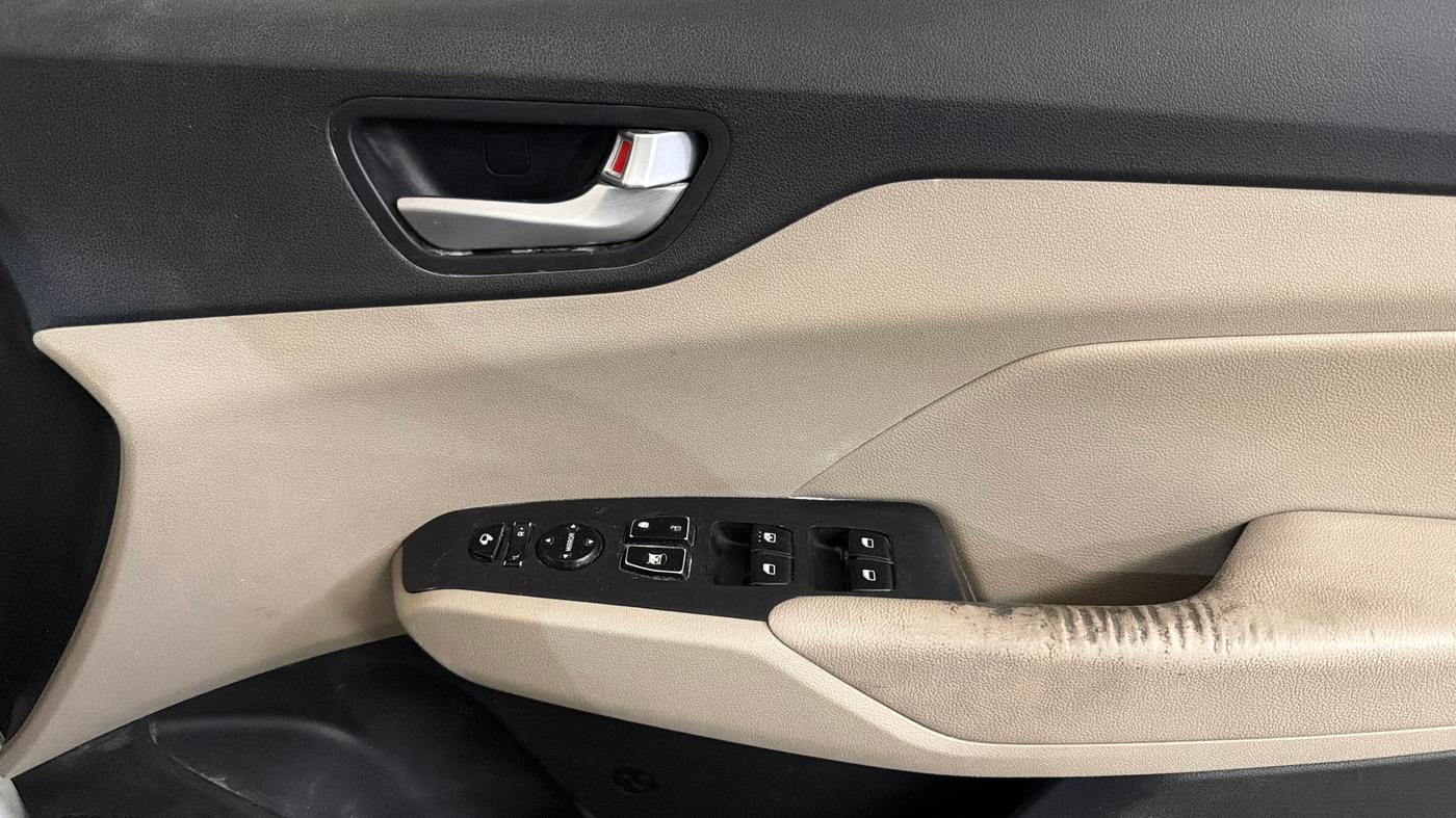2018 Hyundai Verna 1.6 VTVT SX (O) AT, Petrol, Automatic, 77,987 km, Driver Side Door Panels Control