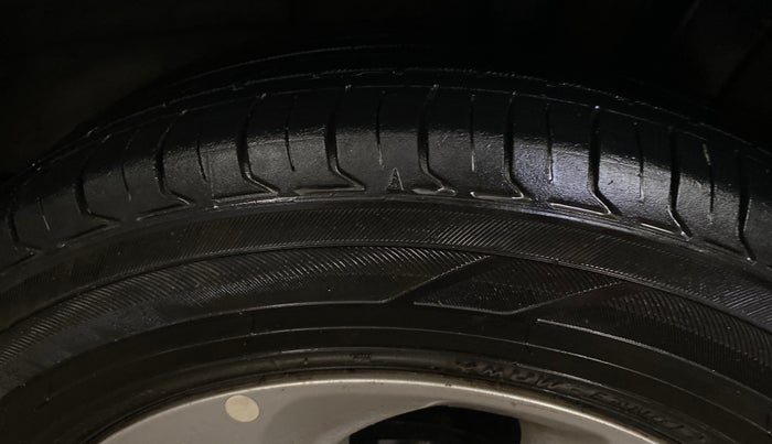 2017 Hyundai Xcent SX 1.2, CNG, Manual, 73,466 km, Left Rear Tyre Tread