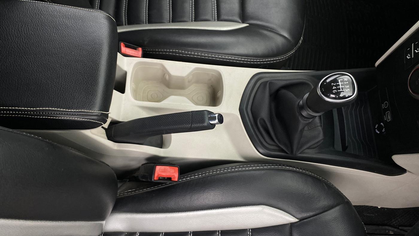 2019 Mahindra XUV300 W6 1.5 DIESEL, Diesel, Manual, 38,086 km, Gear Lever