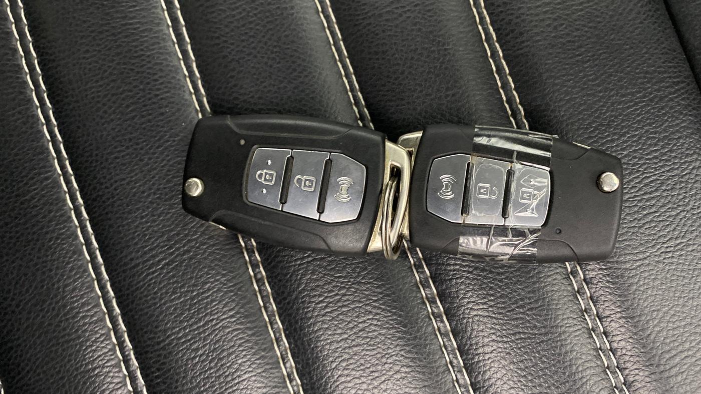 2019 Mahindra XUV300 W6 1.5 DIESEL, Diesel, Manual, 38,086 km, Key Close Up