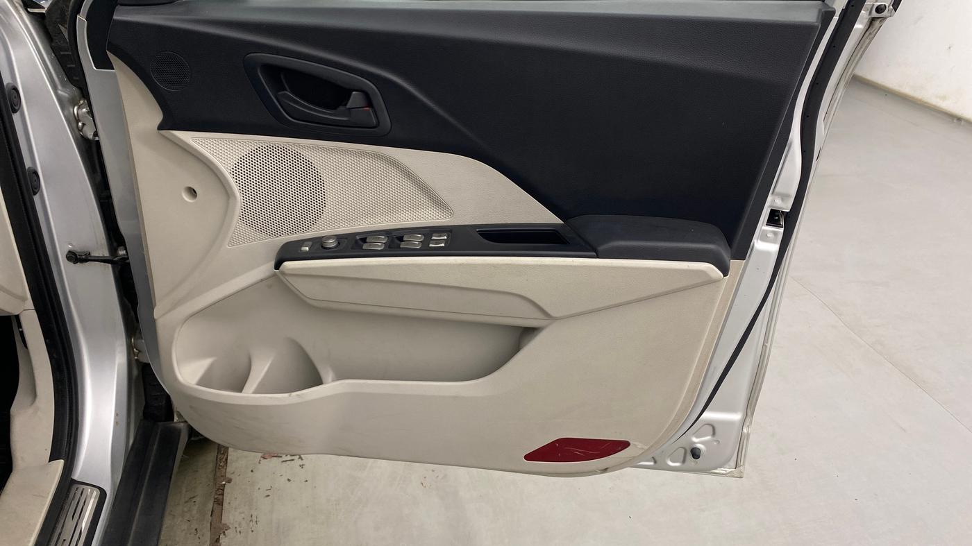 2019 Mahindra XUV300 W6 1.5 DIESEL, Diesel, Manual, 38,086 km, Driver Side Door Panels Control