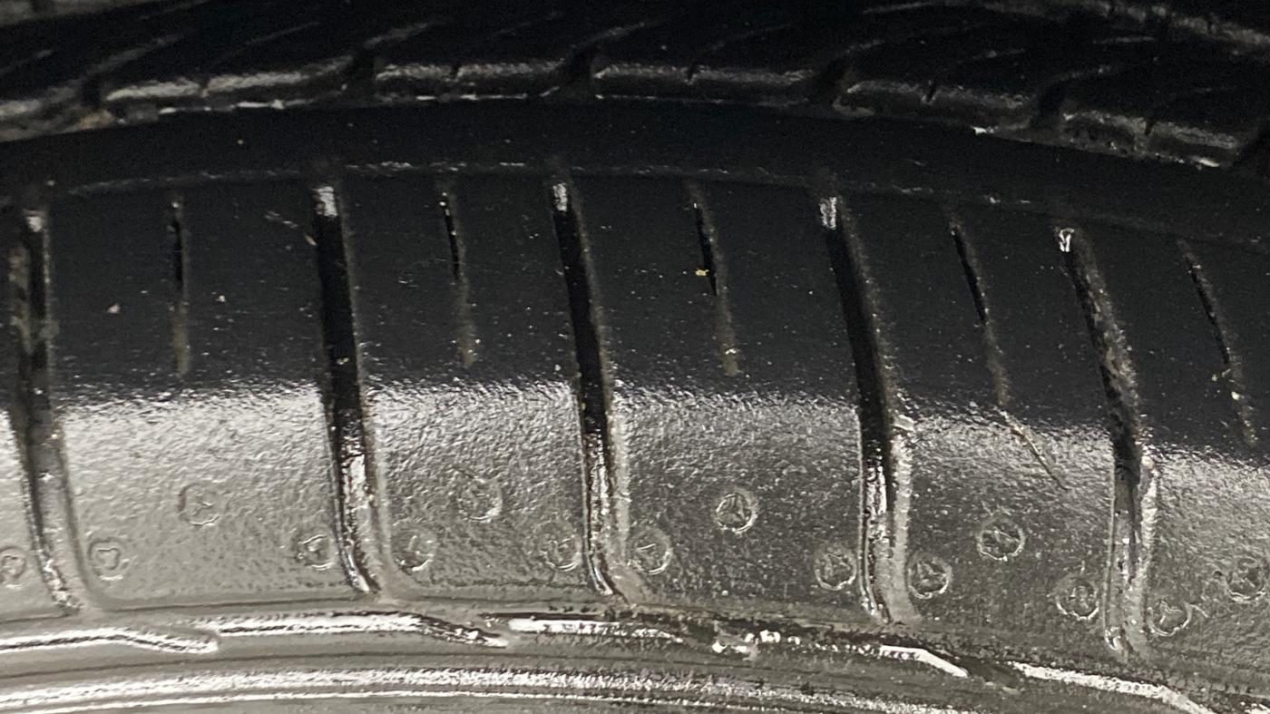 2019 Mahindra XUV300 W6 1.5 DIESEL, Diesel, Manual, 38,086 km, Right Front Tyre Tread