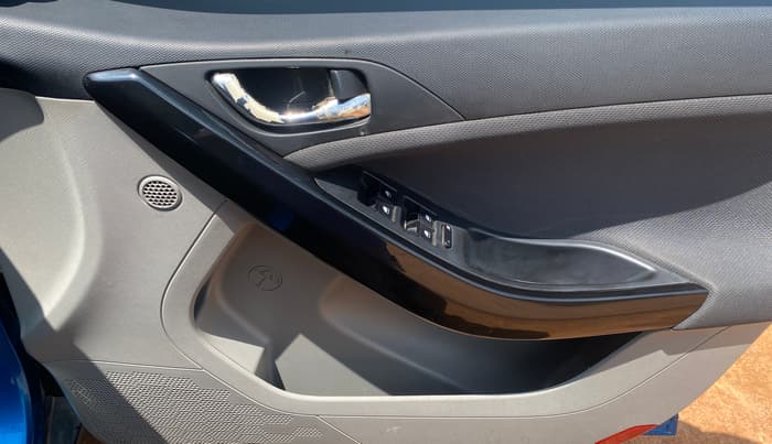 2018 Tata NEXON XZ PETROL, Petrol, Manual, 32,333 km, Driver Side Door Panels Control
