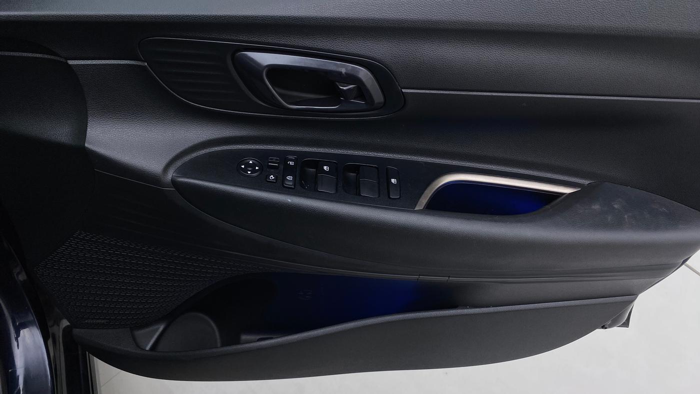 2021 Hyundai NEW I20 ASTA (O) 1.5 CRDI MT, Diesel, Manual, 36,502 km, Driver Side Door Panels Control