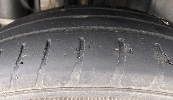 2020 Maruti Swift LXI D, Petrol, Manual, 12,463 km, Right Rear Tyre Tread