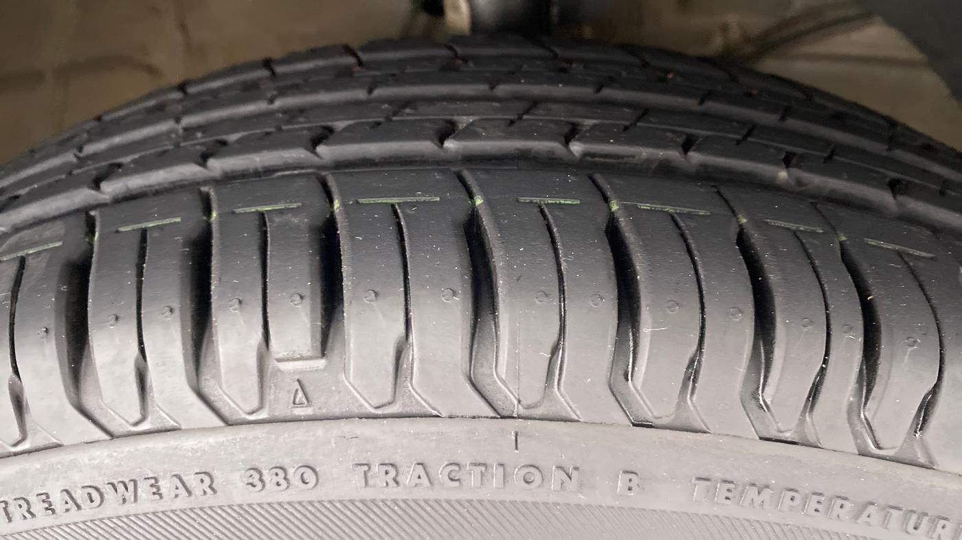 2020 Maruti Swift LXI D, Petrol, Manual, 12,463 km, Right Front Tyre Tread