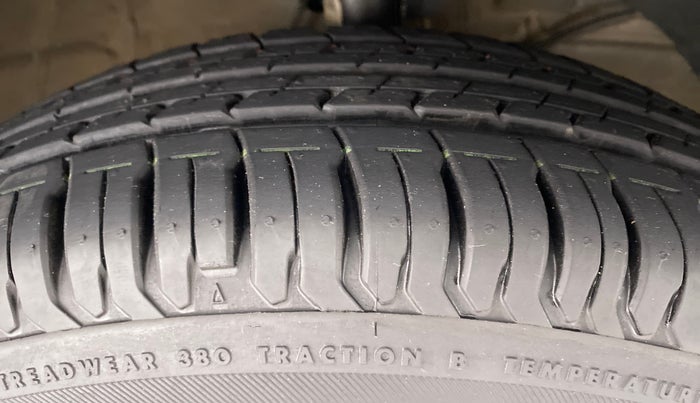 2020 Maruti Swift LXI D, Petrol, Manual, 12,463 km, Right Front Tyre Tread