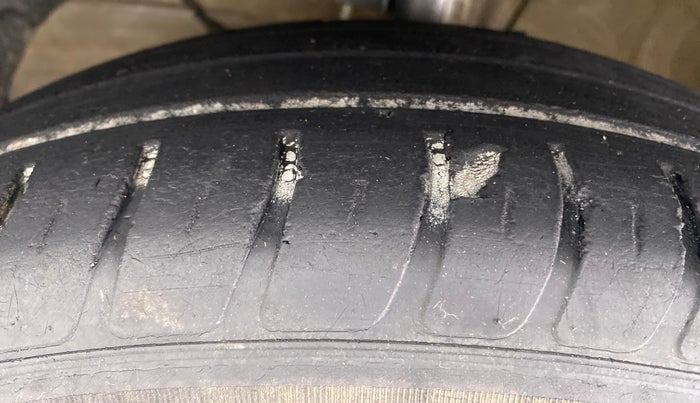 2020 Maruti Swift LXI D, Petrol, Manual, 12,463 km, Left Front Tyre Tread