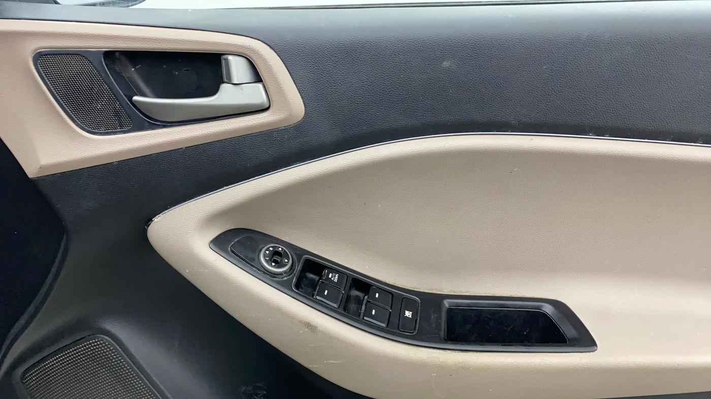 2018 Hyundai Elite i20 MAGNA EXECUTIVE 1.2, CNG, Manual, 80,108 km, Driver Side Door Panels Control