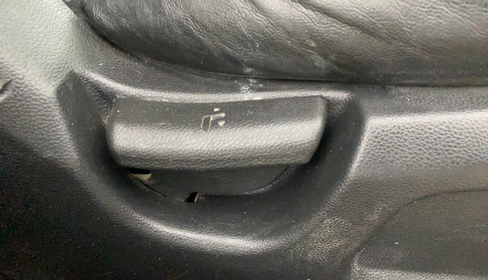 2018 Hyundai Elite i20 MAGNA EXECUTIVE 1.2, CNG, Manual, 80,172 km, Driver Side Adjustment Panel