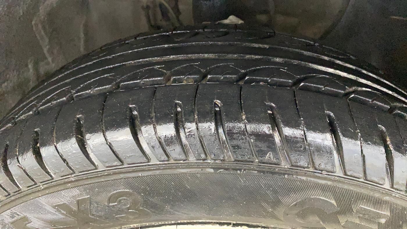 2018 Hyundai Elite i20 MAGNA EXECUTIVE 1.2, CNG, Manual, 80,108 km, Right Front Tyre Tread