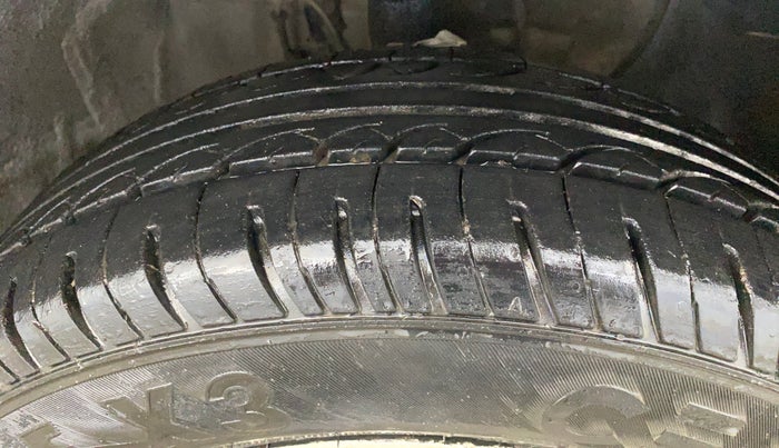 2018 Hyundai Elite i20 MAGNA EXECUTIVE 1.2, CNG, Manual, 80,172 km, Right Front Tyre Tread