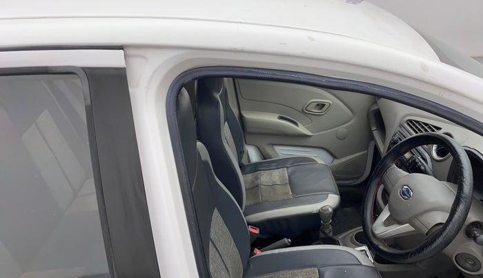 2016 Datsun Redi Go T, Petrol, Manual, 50,749 km, Right B pillar - Paint is slightly faded