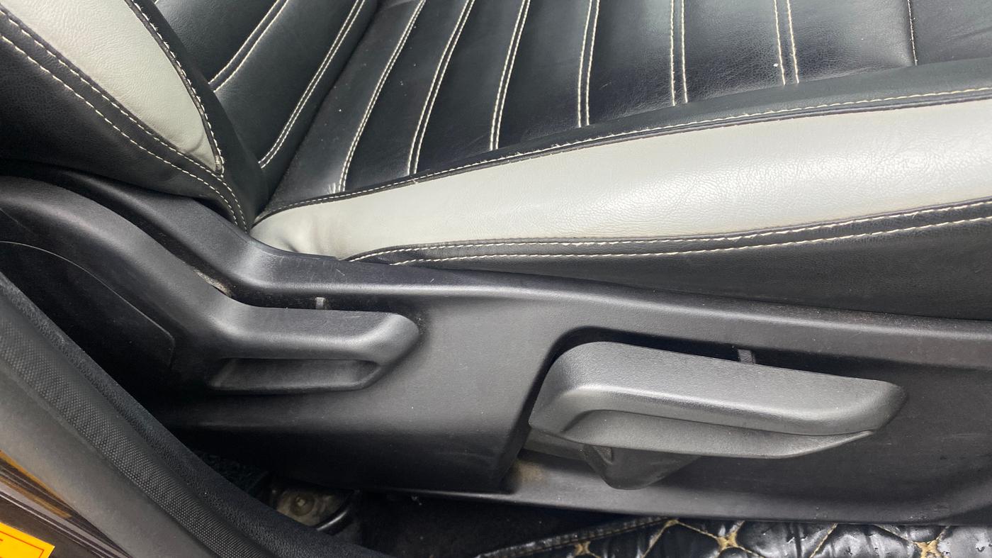 2022 Tata Tiago XZ PLUS CNG, CNG, Manual, 59,415 km, Driver Side Adjustment Panel